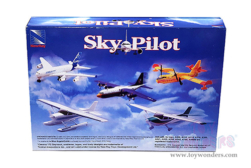 New Ray - Sky Pilot Cessna® 172 Skyhawk® with Wheel Model Kit (1/42 Scale plastic model, White/Green) 20665