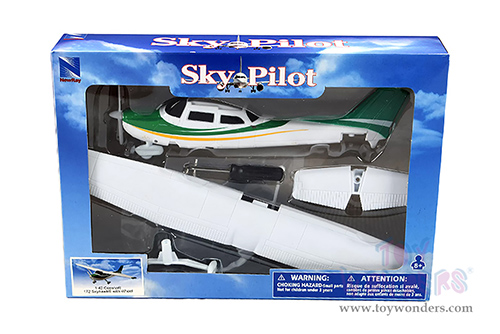 New Ray - Sky Pilot Cessna® 172 Skyhawk® with Wheel Model Kit (1/42 Scale plastic model, White/Green) 20665