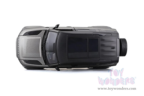 BBurago - Land Rover Defender 110 (2022, 1/24 scale diecast model car, Silver) 18-21101SV