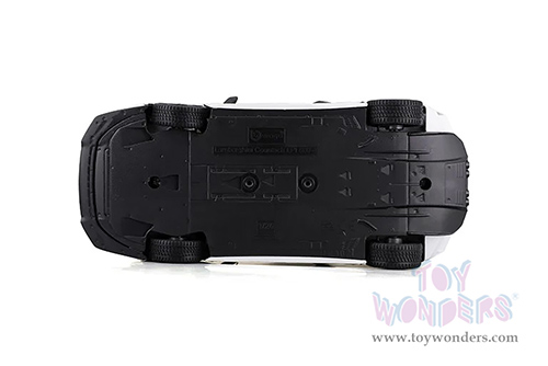 BBurago -  Lamborghini Countach LPI 800-4 (1/24 scale diecast model car, White) 21102WT