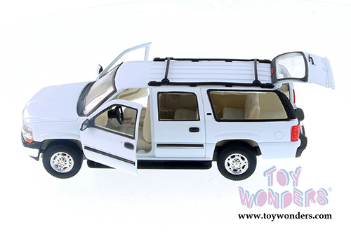 Welly - Chevrolet&reg; Suburban&trade; (2001, 1/24 scale diecast model car, White) 22090WWT
