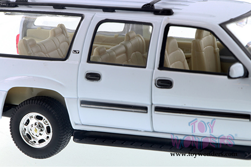 Welly - Chevrolet&reg; Suburban&trade; (2001, 1/24 scale diecast model car, White) 22090WWT