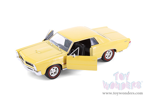 Showcasts® Collectibles - Pontiac® GTO® Hardtop (1965, 1/24 scale diecast model car, Asstd.) 22092/4D MAP: $19.99