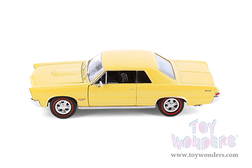 Showcasts® Collectibles - Pontiac® GTO® Hardtop (1965, 1/24 scale diecast model car, Asstd.) 22092/4D MAP: $19.99
