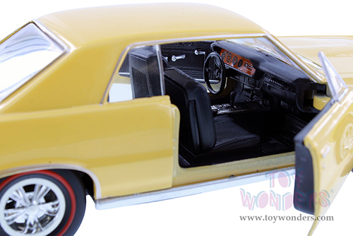 Showcasts® Collectibles - Pontiac® GTO® Hardtop (1965, 1/24 scale diecast model car, Asstd.) 22092/4D MAP: $19.99