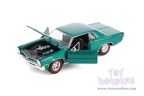 Showcasts® Collectibles - Pontiac® GTO® Hardtop (1965, 1/24 scale diecast model car, Asstd.) 22092/4D MAP: $19.99