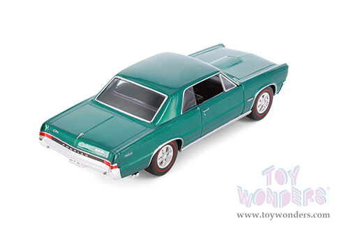 Showcasts® Collectibles - Pontiac® GTO® Hardtop (1965, 1/24 scale diecast model car, Asstd.) 22092/4D MAP: $19.99
