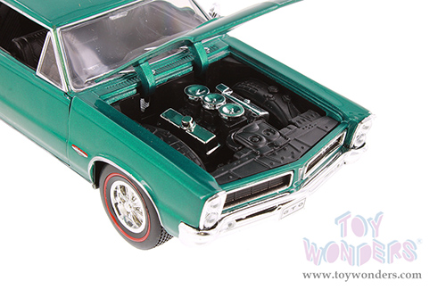 Showcasts® Collectibles - Pontiac® GTO® Hardtop (1965, 1/24 scale diecast model car, Asstd.) 22092/4D MAP: $19.99