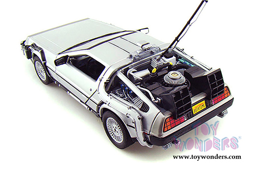 Welly - Back to the Future DeLorean Time Machine (1/24 scale diecast model car, Silver) 22443W/24