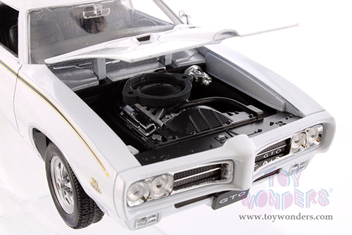 Welly - Pontiac® GTO™ Hardtop (1969, 1/24 scale diecast model car, White) 22501W/W