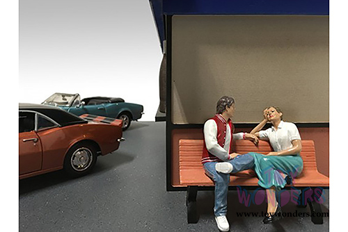 American Diorama Figurine - Sitting Figure Kristan (1/24  scale, White with Green) 23926