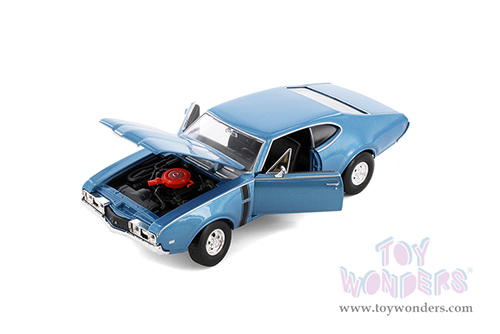 Showcasts® Collectibles - Oldsmobile™ 442 Hardtop (1968, 1/24 diecast model car, Asstd.) 24024/4D MAP: $19.99