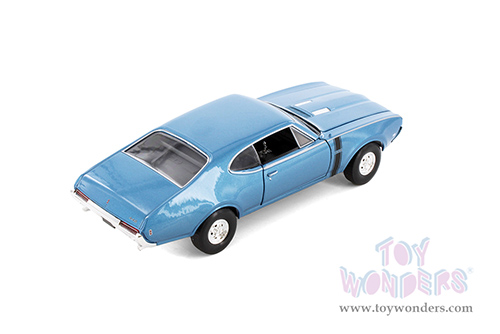 Showcasts® Collectibles - Oldsmobile™ 442 Hardtop (1968, 1/24 diecast model car, Asstd.) 24024/4D MAP: $19.99