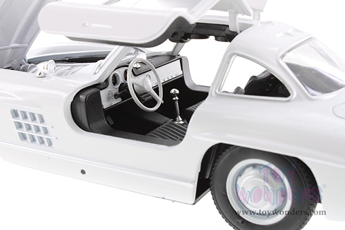 Showcasts® Collectibles - Mercedes-Benz 300SL Hardtop (1/24 scale diecast model car, Asstd.) 24064/4D MAP: $19.99