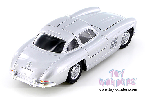 Welly - Mercedes-Benz 300 SL Hardtop (1/24 scale diecast model car, Silver) 24064WSV