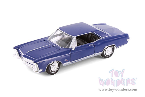 Showcasts® Collectibles - Buick® Riviera™ Grand Sport Hardtop (1965, 1/24 scale diecast model car, Asstd.) 24072/4D MAP: $19.99