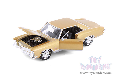 Showcasts® Collectibles - Buick® Riviera™ Grand Sport Hardtop (1965, 1/24 scale diecast model car, Asstd.) 24072/4D MAP: $19.99