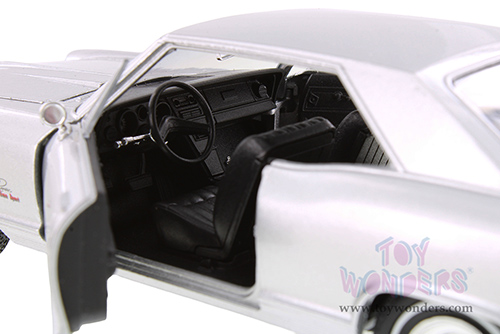 Showcasts® Collectibles - Buick® Riviera™ Grand Sport Hardtop (1965, 1/24 scale diecast model car, Asstd.) 24072/4D MAP: $19.99
