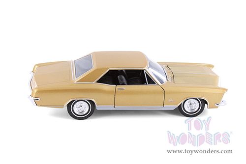 Showcasts® Collectibles - Buick® Riviera™ Grand Sport Hardtop (1965, 1/24 scale diecast model car, Asstd.) 24072/4D MAP: $19.99