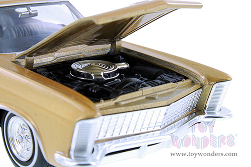 Showcasts® Collectibles - Buick® Riviera™ Grand Sport Hardtop (1965, 1/24 scale diecast model car, Asstd.) 24072/4D MAP: $19.99