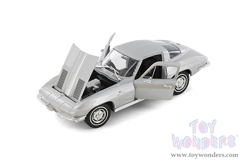 Showcasts® Collectibles - Chevrolet® Corvette® Hardtop (1963, 1/24 scale diecast model car, Asstd.) 24073/4D MAP: $19.99