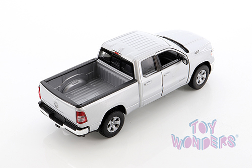 Welly - Dodge Ram 1500 Pickup Truck (2019,1/27 scale diecast model car, Silver) 24104WSV