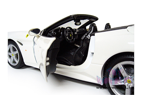 BBurago Ferrari Race & Play - Ferrari California T Open Top (1/24 scale diecast model car, White) 26011W