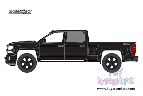 Greenlight Black Bandit Series 18 | Chevrolet&reg; Silverado&trade; (2016, 1/64 scale diecast model car, Black) 27930E/48