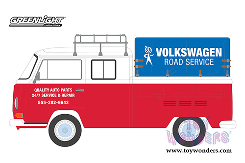  Greenlight - Club Vee-Dub Series 10 | Volkswagen Type 2 Double Cab Pick-Up with Canopy - Volkswagen Road Service (1976, 1/64 scale diecast model car, Red/Blue) 29980E/48