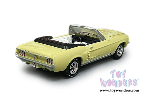 Greenlight - Ford Mustang Convertible High Country Special (1967, 1/64 scale diecast model car, Aspen Gold) 30214/48