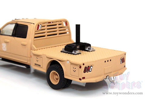 Greenlight - Dodge Ram 3500 Dually Flatbed Gooseneck Carabineros De Chile Military Truck (2018, 1/64 scale die cast model car, Matte Tan) 30271/48