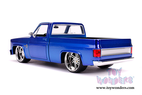 Jada Toys Just Trucks - Chevrolet&reg; C10 Custom Pickup (1985, 1/24 scale diecast model car, Candy Blue) 30287