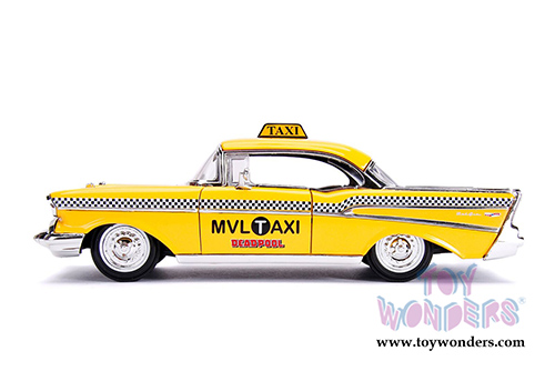 Jada Toys - Metals Die Cast | Chevy&reg; Bel Air&reg; Taxi with Deadpool&trade; Diecast Figure (1957, 1/24, diecast model toy, Yellow) 30290