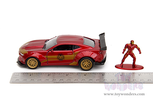 Jada Toys - Hollywood Rides | Marvel Avengers Chevrolet® Camaro® with Iron Man Diecast Figure (2016, 1/32 scale diecast model car, Red/Gold) 30309