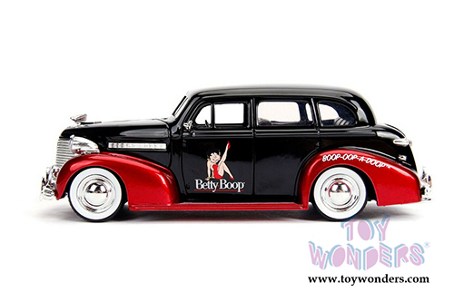 Jada Toys - Hollywood Rides | Chevy&reg; Master Deluxe with Betty Boop&trade; figure (1939, 1/24, diecast model car, Black) 30695