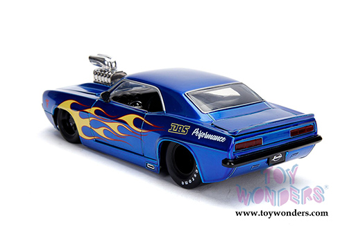 Jada Toys - Metals Die Cast | Big Time Muscle Chevrolet&reg; Camaro&reg; with engine Blower (1969, 1/24 scale diecast model car, Candy Blue/Yellow Flames) 30708