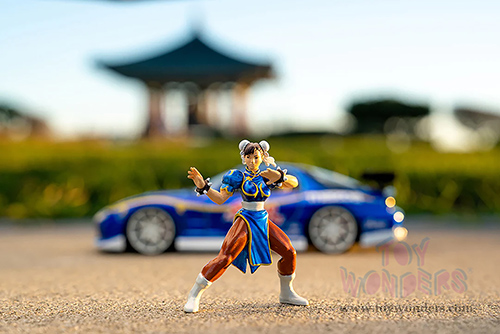 Jada Toys - Hollywood Rides | Mazda RX-7 with Chun-Li Diecast Figure "Street Fighter" (1993, 1/24, diecast model car, Blue) 30838