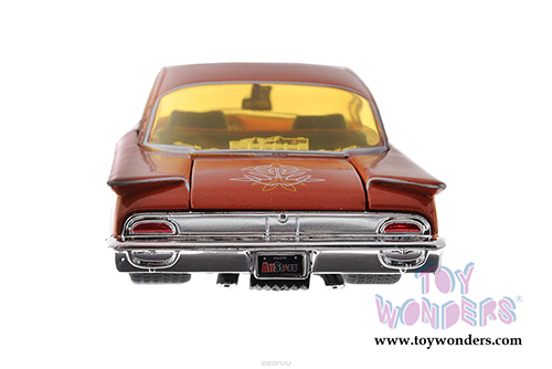 Maisto All Stars - Ford Starliner Hardtop (1960, 1/24 scale diecast model car, Orange) 31038OR