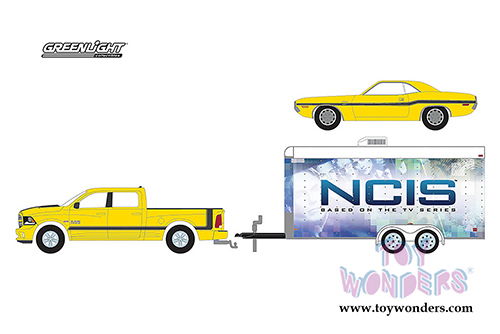 Greenlight - Hollywood Hitch & Tow Series 4 | Dodge Ram 1500 Pickup with 1970 Dodge Challenger R/T Yellow with Enclosed Car Trailer "NCIS" TV series (2015, 1/64 scale diecast model car, Yellow) 31040C/24