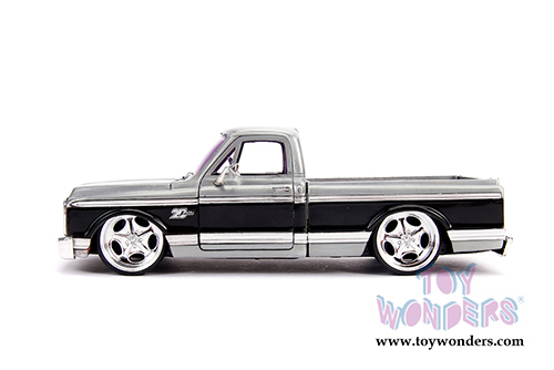 Jada Toys - 20th Anniversary | Bigtime Kustoms Chevrolet&reg; Cheyenne&trade; Pickup Truck (1972, 1/24, diecast model car, Raw Metal/Black) 31074