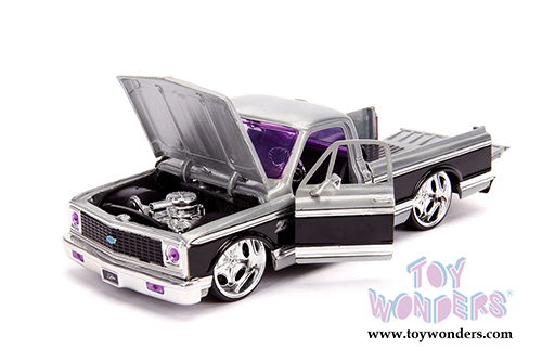 Jada Toys - 20th Anniversary | Bigtime Kustoms Chevrolet&reg; Cheyenne&trade; Pickup Truck (1972, 1/24, diecast model car, Raw Metal/Black) 31074