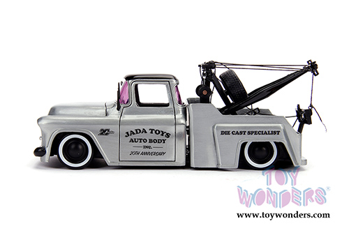 Jada Toys - 20th Anniversary | Kustom Kings Chevrolet&reg; Stepside&trade; Tow Truck (1955, 1/24, diecast model car, Raw Metal/Black) 31087