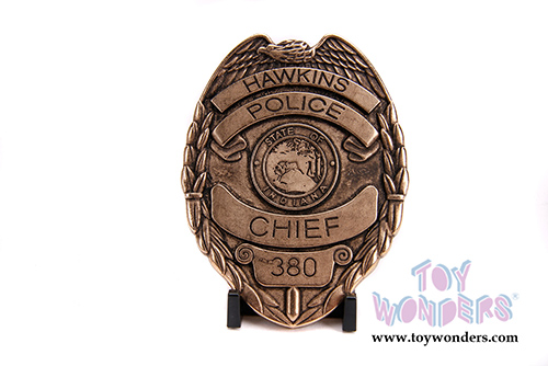 Jada Toys - Metals Die Cast - Hollywood Rides | Stranger Things Hopper's Chevy® Blazer with Police Badge (1/24, diecast model car, Beige) 31111