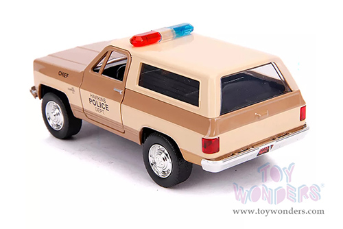 Jada Toys - Hollywood Rides | Stranger Hopper's Chevrolet® Blazer Hawkins Police Dept (1980, 1/32 scale diecast model car, Beige) 31114