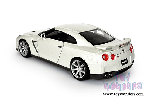 Maisto - Special Edition | Nissan GT-R Hardtop (2009, 1/24 scale diecast model car, Pearl White) 31294W