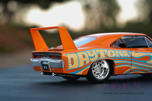 Jada Toys - I Love The 60's | Dodge Charger Daytona (1969, 1/24 scale diecast model car, Orange) 31389