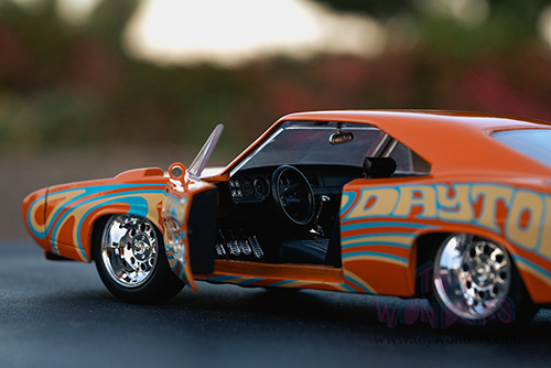 Jada Toys - I Love The 60's | Dodge Charger Daytona (1969, 1/24 scale diecast model car, Orange) 31389