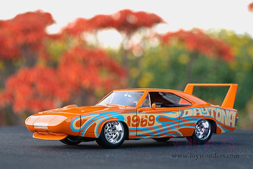 Jada Toys - I Love The 60's | Dodge Charger Daytona (1969, 1/24 scale diecast model car, Orange) 31389