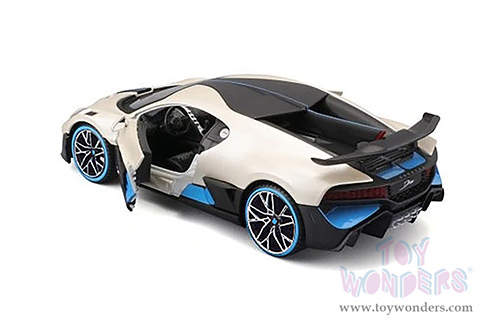 Maisto Special Edition - Bugatti DIVO Hardtop (1/24 scale diecast model car, White with Blue accents) 31526W