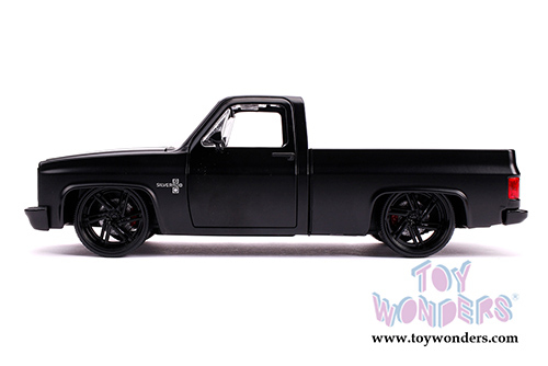 Jada Toys Just Trucks - Chevrolet&reg; C10 Custom Pickup (1985, 1/24 scale diecast model car, Primer Black) 31604